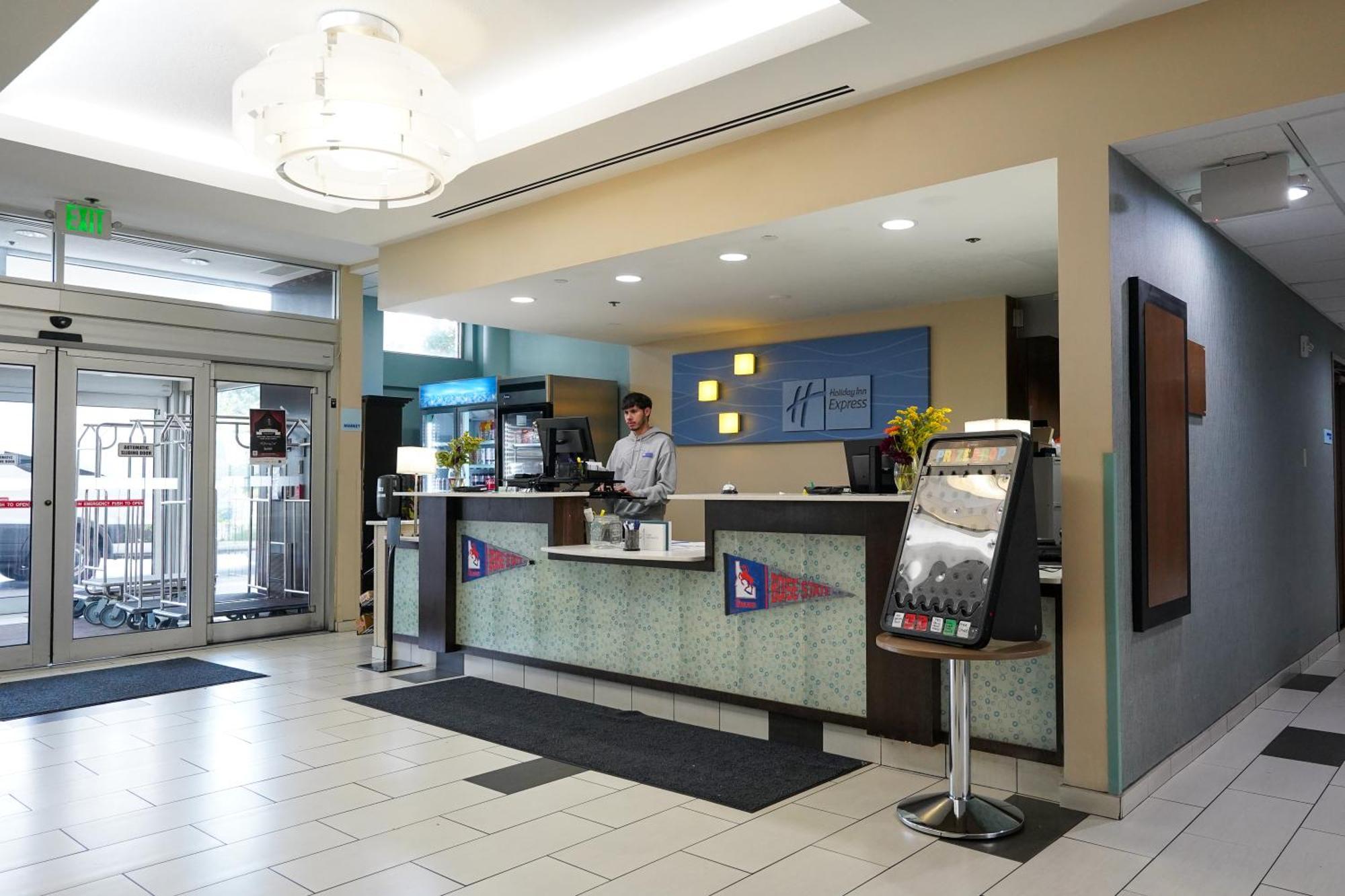 Holiday Inn Express Boise Downtown By Ihg Exterior photo